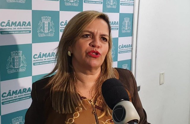 Juíza determina manutenção do uso da tornozeleira eletrônica em Raíssa Lacerda