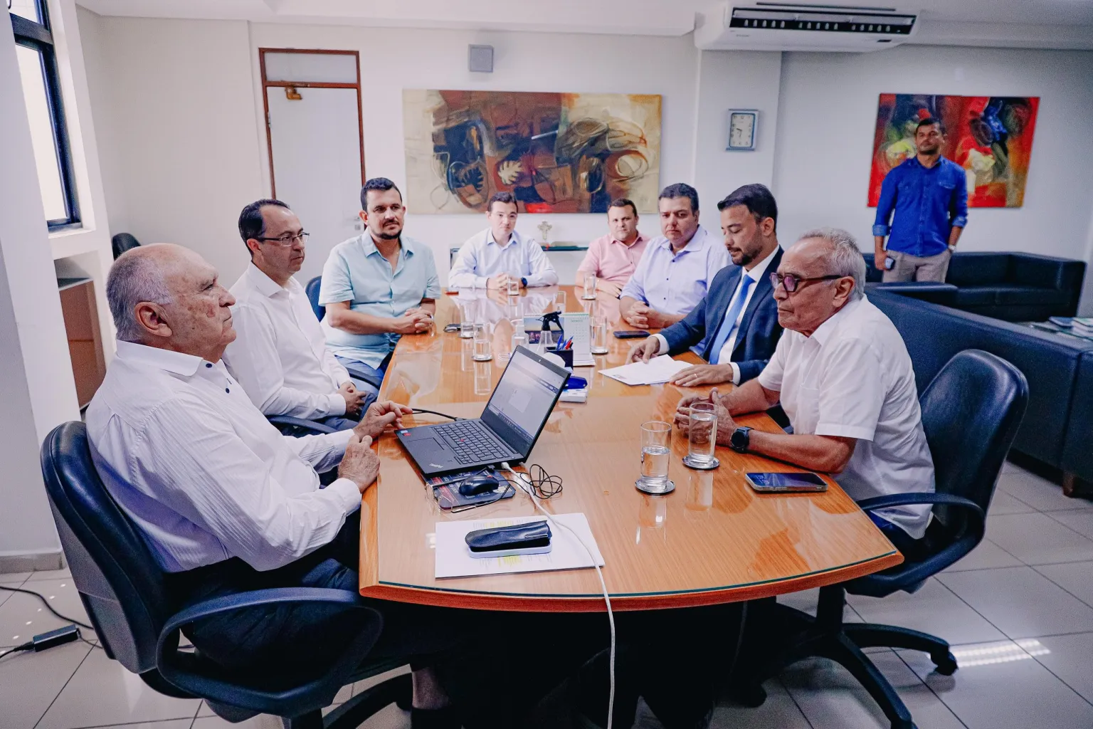 Cícero exonera equipe e determina que servidores reapresentem certidões