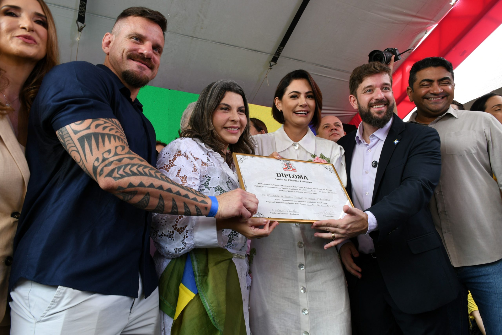 Proposta de Eliza Virgínia, Michelle Bolsonaro recebe título de cidadania pessoense