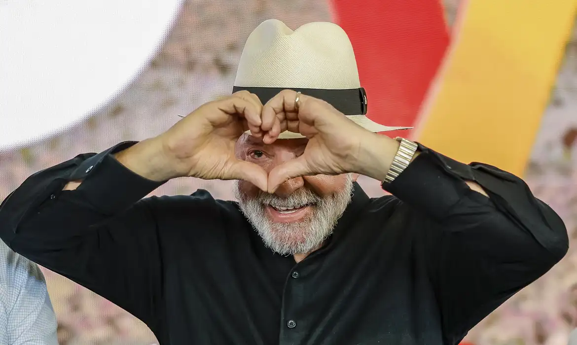 Governo Lula é desaprovado por 51% e aprovado por 46%, diz Quaest