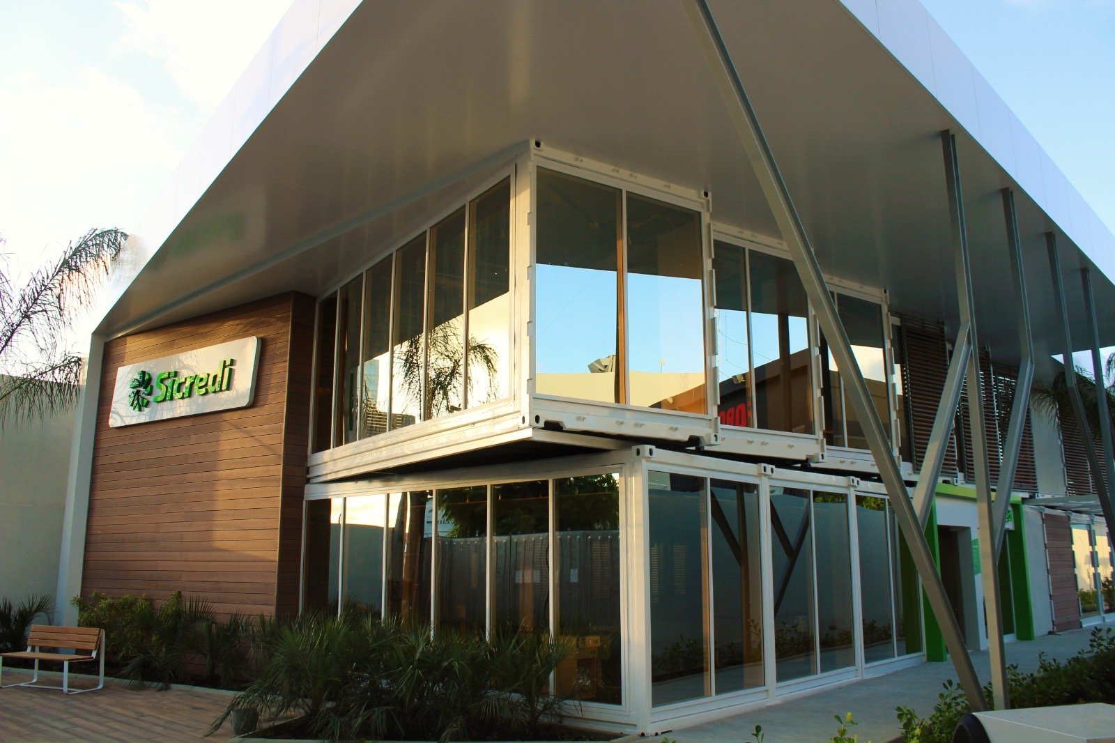 COP 30: conheça a primeira agência financeira do mundo feita com contêineres em João Pessoa