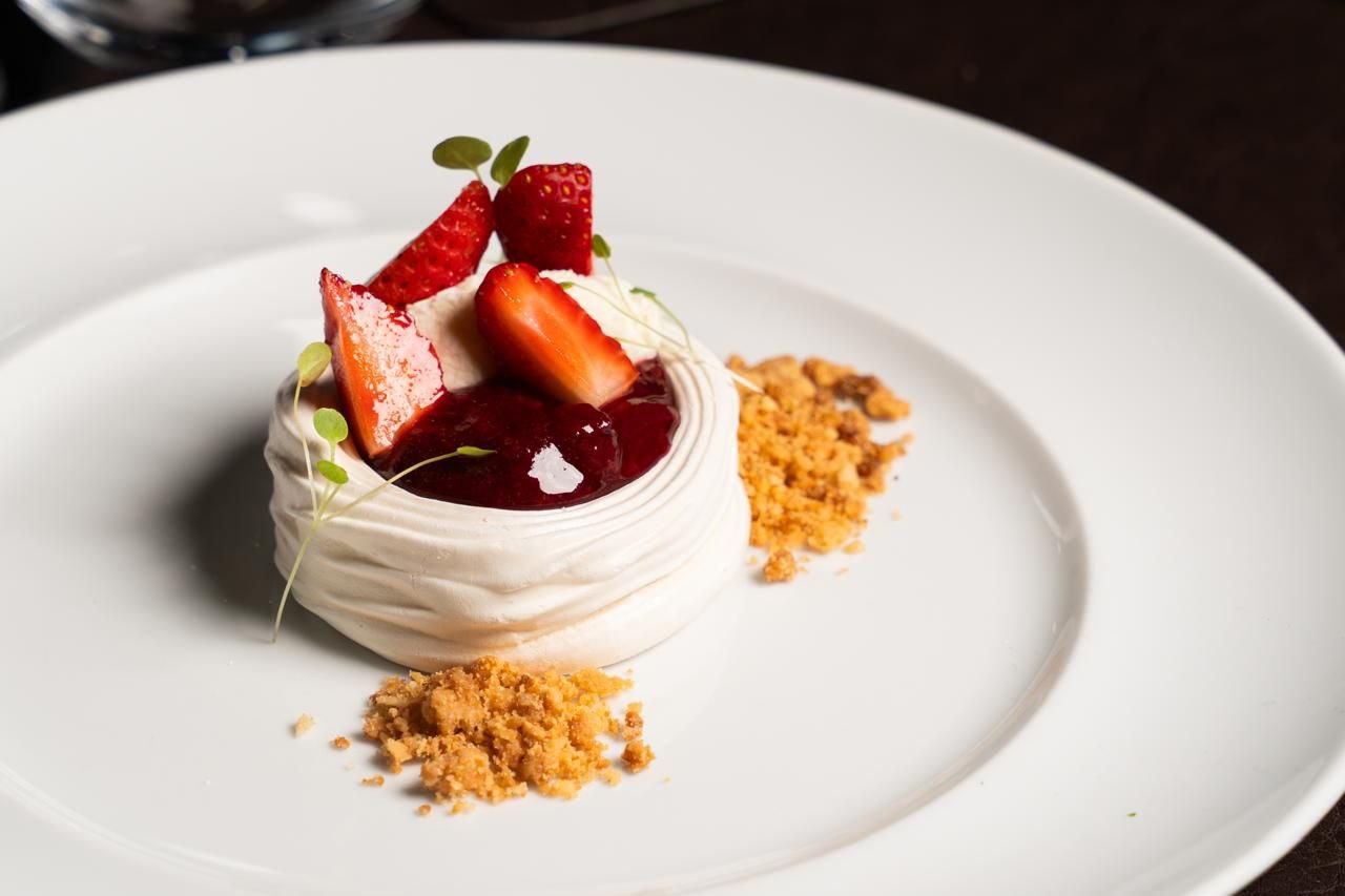 NUI 360 apresenta menu elegante e em três tempos com foco em técnica e equilíbrio de sabores