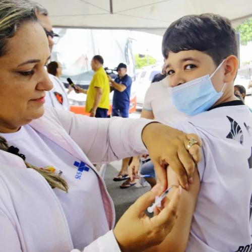Vacinação contra dengue é retomada para crianças e adolescentes de 10 a 14 anos em João Pessoa