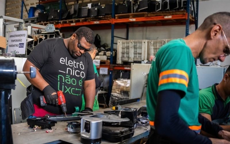 Recondicionamento de computadores executado pelo IEC-Brasil desperta interesse internacional