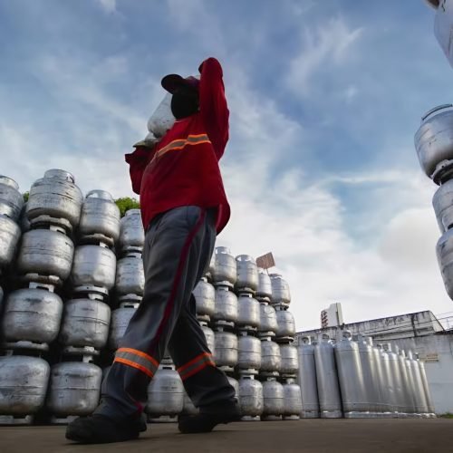 Governo Federal oferecerá gás de cozinha para 20 milhões de famílias; entenda funcionamento