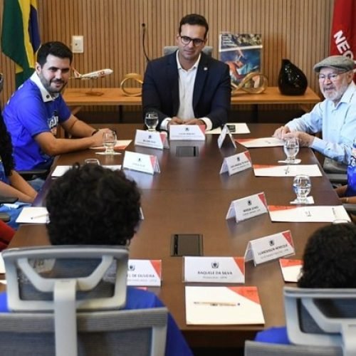 Lucas recebe aprovados no Sisu e reafirma compromisso do Governo com educação