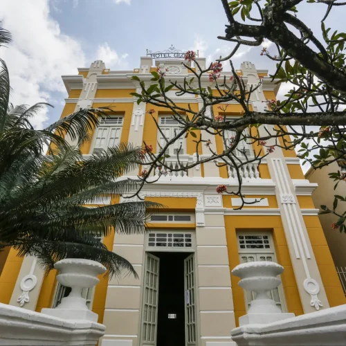 Funjope abre exposição ‘Investigações de Si’, da artista Trexy, no Hotel Globo