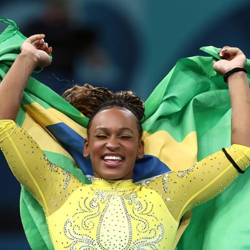 Paris 2024: Rebeca Andrade repete Tóquio, conquista a prata no individual geral e faz história