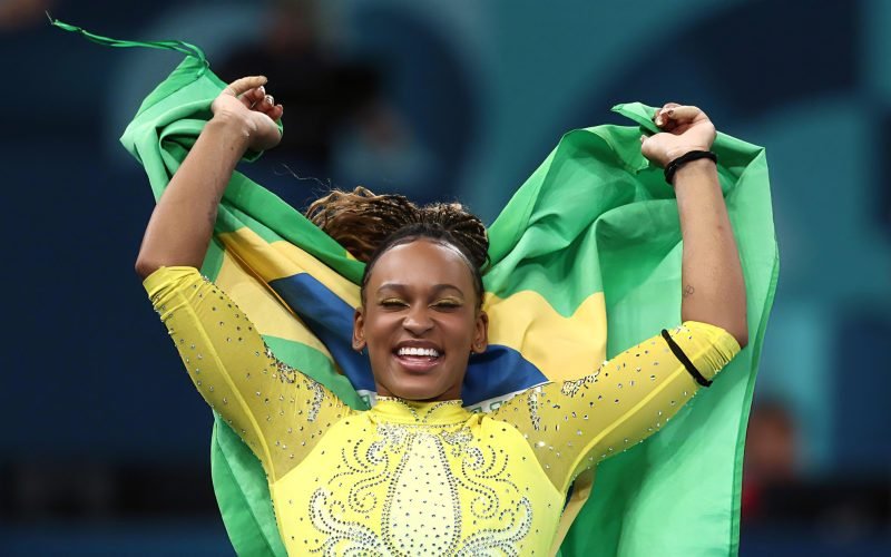 Paris 2024: Rebeca Andrade repete Tóquio, conquista a prata no individual geral e faz história