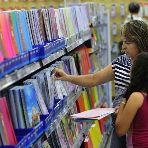 Paraíba sanciona lei que obriga escolas a publicar lista de material escolar na internet
