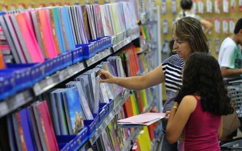 Paraíba sanciona lei que obriga escolas a publicar lista de material escolar na internet