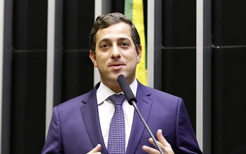 Gervásio Maia anuncia saída do PSB e filiação ao PCdoB em João Pessoa