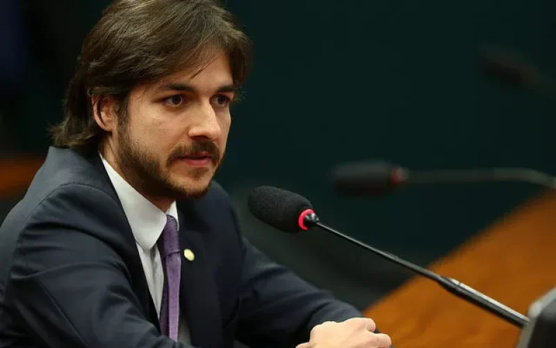 De olho em 2026, Pedro fecha com Efraim e acena para Veneziano