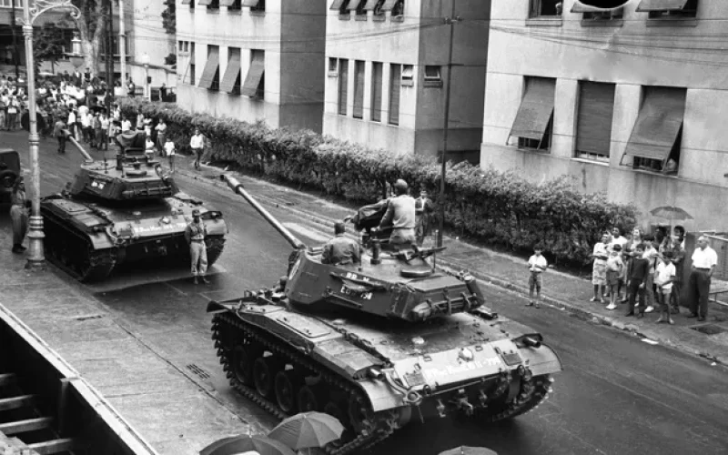 1964 x 2022: o que mudou e o que permaneceu na relação dos militares com a democracia?