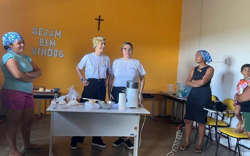 Mulheres de Algodão de Jandaíra, na Paraíba, aprenderam a fazer biscoitos em oficina gratuita