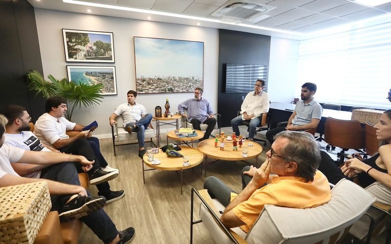 Prefeito João Campos anuncia exposição imersiva do Luzzco em homenagem a Ariano Suassuna, no Recife