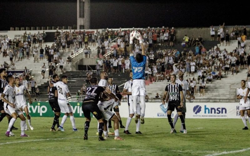 Treze assume a liderança do Campeonato Paraibano ao vencer o Botafogo-PB por 2 a 0