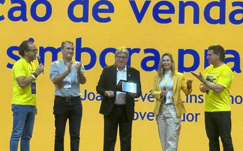 Em SP, João Azevêdo recebe homenagem da CVC em reconhecimento aos investimentos no turismo