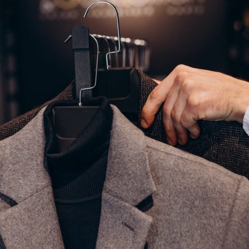 Cuidado profissional com roupas sociais ganha espaço entre executivos e profissionais da Paraíba