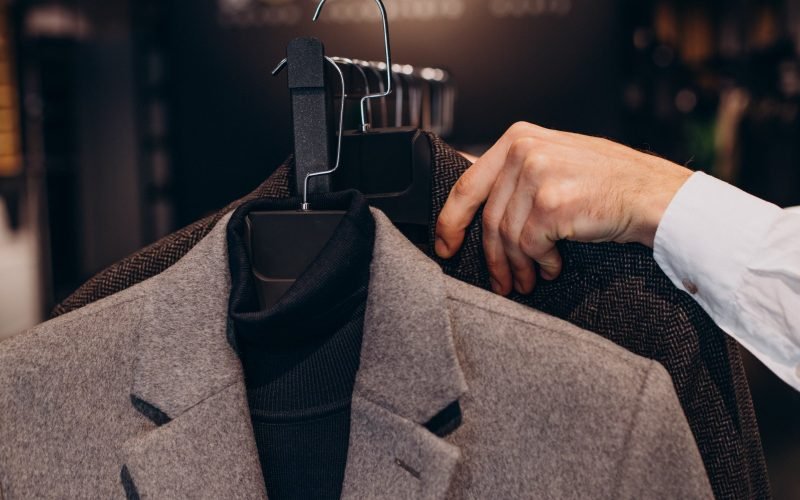 Cuidado profissional com roupas sociais ganha espaço entre executivos e profissionais da Paraíba