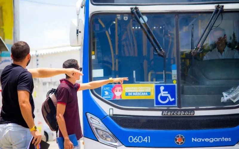João Azevêdo sanciona lei que assegura passe livre aos estudantes da Paraíba em dias de provas do Enem