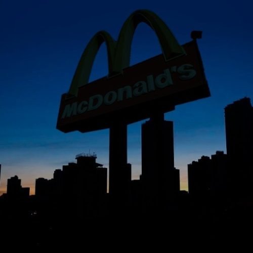 McDonald’s participa da Hora do Planeta e celebra marco de mais de 96% de energia renovável em operações