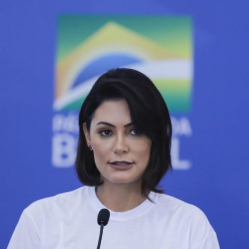 João Azevedo sanciona lei que concede título de cidadã paraibana a Michelle Bolsonaro