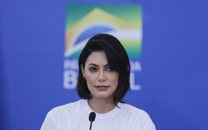 João Azevedo sanciona lei que concede título de cidadã paraibana a Michelle Bolsonaro