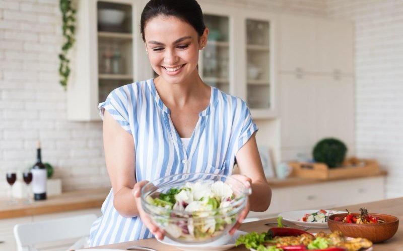 Taeq mostra cinco dicas práticas para alimentação no verão; confira