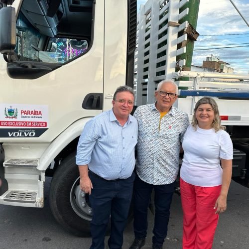 Secretária Executiva da Pesca, Silvia Cunha participa da entrega de caminhão para fortalecer a piscicultura em toda a PB