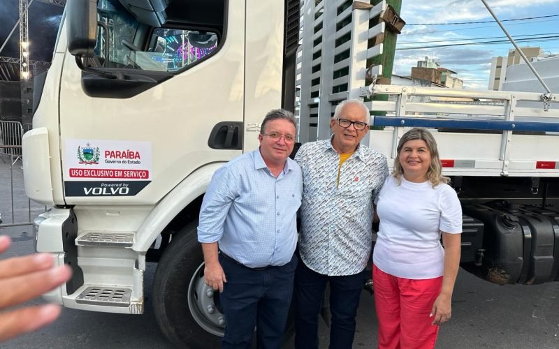 Secretária Executiva da Pesca, Silvia Cunha participa da entrega de caminhão para fortalecer a piscicultura em toda a PB
