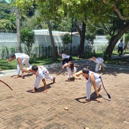 Parceria com grupo de capoeira reúne esporte, recreação, cultura e arte na FCJA