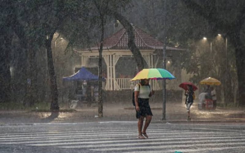 Inmet emite novo alerta de chuvas intensas para 222 municípios da Paraíba