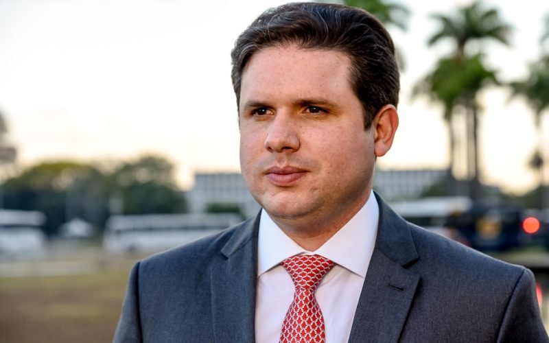 Republicanos aguarda conversa com João para discutir comando da Educação