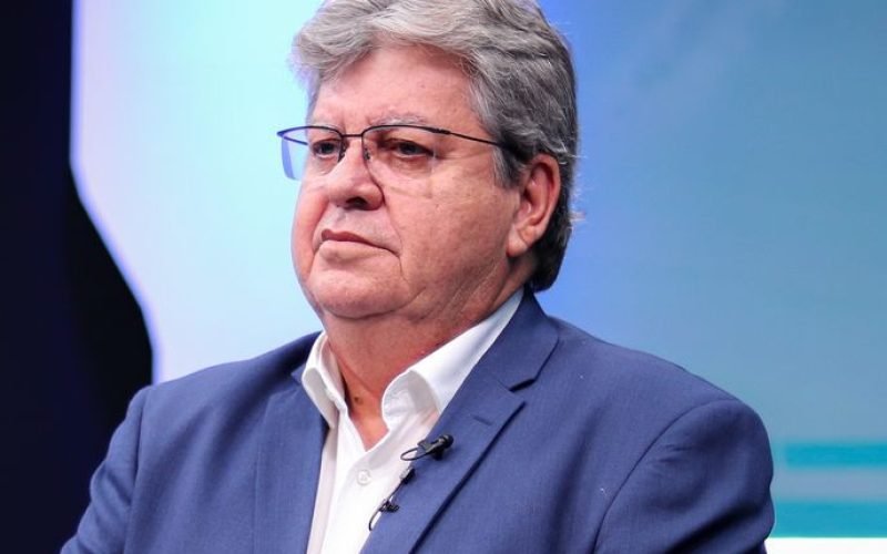 “Não é a intenção”, diz João Azevêdo ao negar composição de chapa com Nilvan em Santa Rita