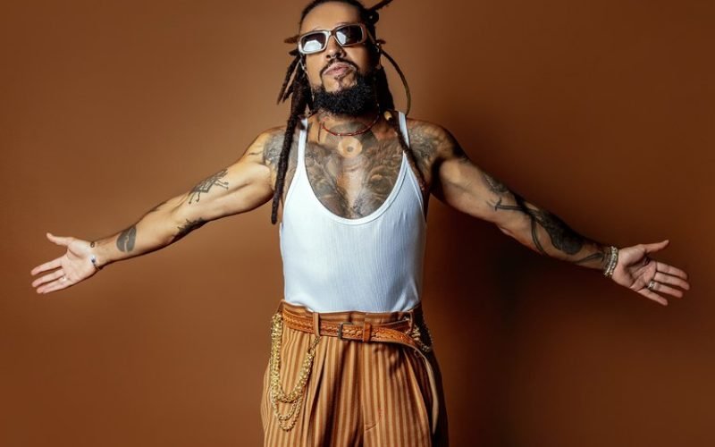 Encerramento do Mês da Juventude tem show do rapper Rael e banda no Espaço Cultural