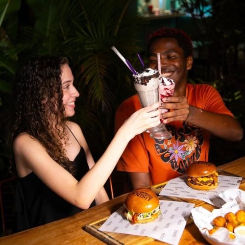 Gastronomia de verão: Usina Steak Burger aposta em sabores marcantes e clima descontraído no Ville des Plantes
