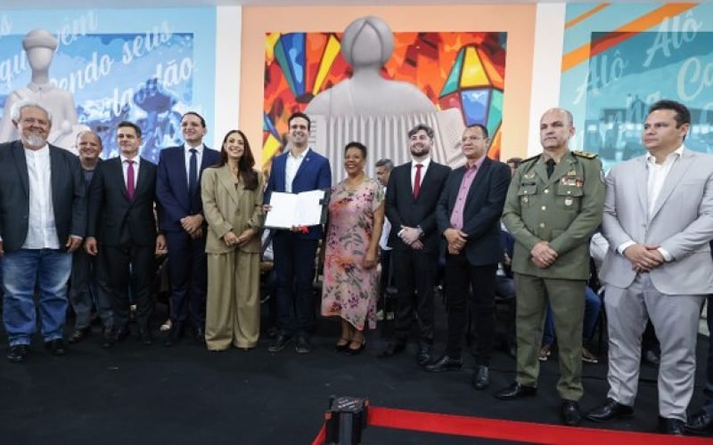 Lucas Ribeiro empossa novos secretários e destaca compromisso com entregas