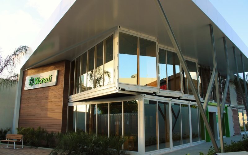 COP 30: conheça a primeira agência financeira do mundo feita com contêineres em João Pessoa