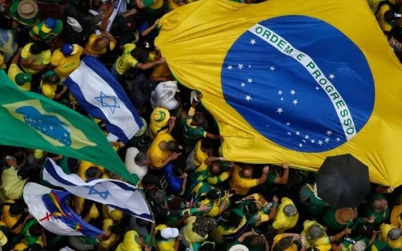 Manifestações de ruas no Brasil estão cada vez mais associadas à direita, diz estudo