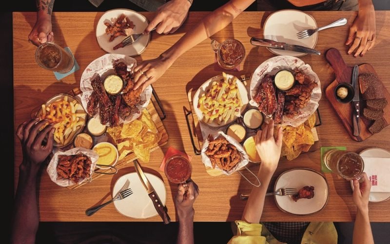 Mais tempo para curtir o rodízio do Outback? Marca amplia horário da oferta durante a semana