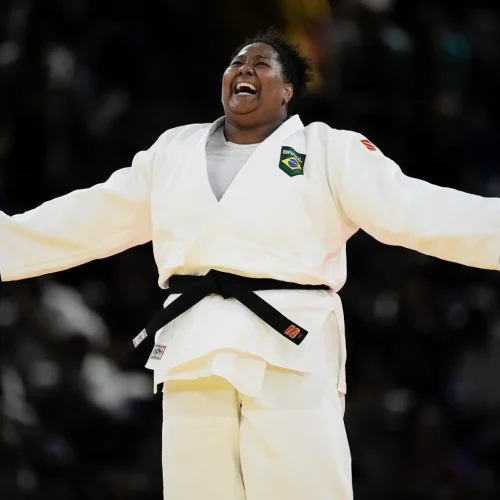 Paris 2024: Beatriz Souza vence final no judô e conquista primeiro ouro do Brasil