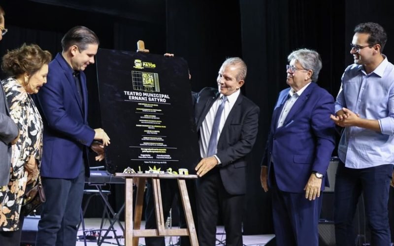 Governo inaugura Teatro Municipal de Patos e  define momento como “histórico” para a cultura