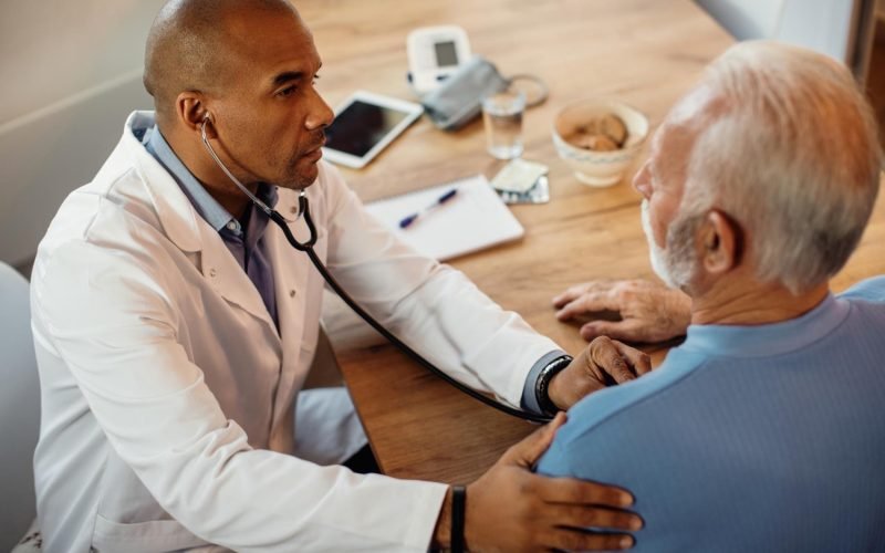 Novembro Azul destaca o papel da saúde mental na prevenção do câncer de próstata