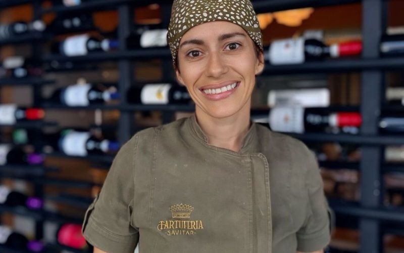 Chef desconstrói o conceito de alta gastronomia e defende a cozinha como um espaço de formação e propósito