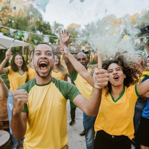 Por que os brasileiros ficam tão emocionados na Copa do Mundo? Psicóloga explica