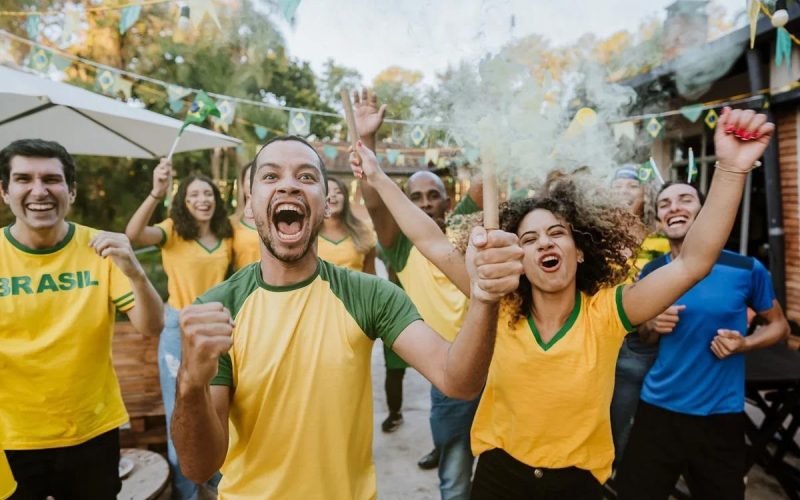 Por que os brasileiros ficam tão emocionados na Copa do Mundo? Psicóloga explica