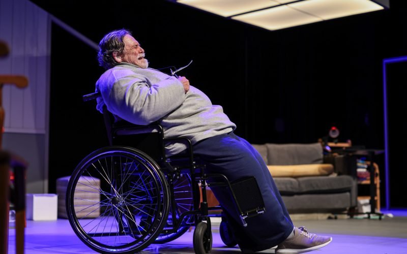 Contagem regressiva para “A Baleia”: Zé de Abreu volta aos palcos e se apresenta em João Pessoa