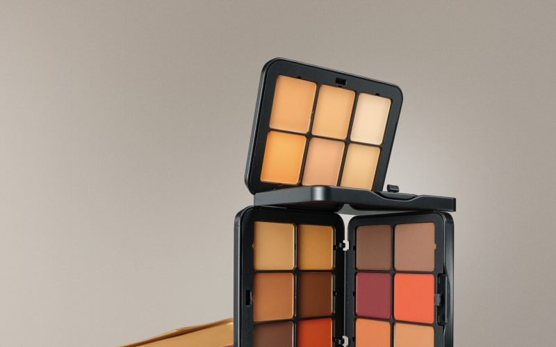 Com paletas multifuncionais e acessórios “cool”, Boticário inova com Make B. Blend & Fusion