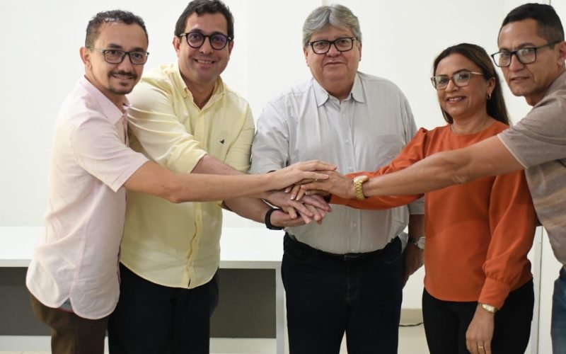 Candidatos à reeleição, prefeitos de Tavares e São Domingos se filiam ao PSB